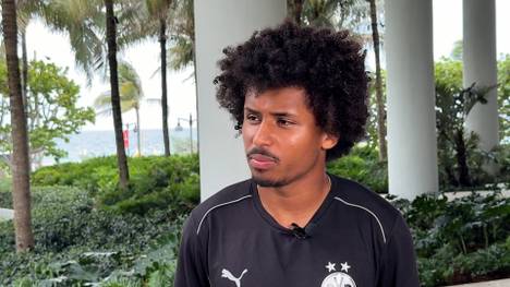 Karim Adeyemi blickt auf die vergangene Bundesliga-Saison zurück und gibt zeitgleich die Marschroute für die neue Spielzeit vor.