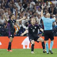 Nach dem Champions-League-Halbfinale rückt der voreilige Abseitspfiff von Schiedsrichter Szymon Marciniak in den Fokus. Eine Online-Petition fordert die Wiederholung des Rückspiels zwischen Real Madrid und dem FC Bayern.