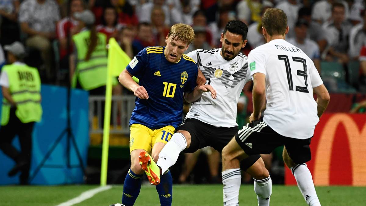 ILKAY GÜNDOGAN (ab 31.): Kam für den verletzten Rudy ins Spiel, wurde von den deutschen Fans mit Beifall statt Pfiffen empfangen, aber musste nur eine Minute später auf dem Platz das Gegentor mit hinnehmen. Fügte sich aber gut ins Spiel ein und hatte mit einem abgefälschten Weitschuss Pech, den Keeper Olsen gut hielt (39.). Ansonsten unauffällig, aber ohne größere Fehler. SPORT1-Note: 4