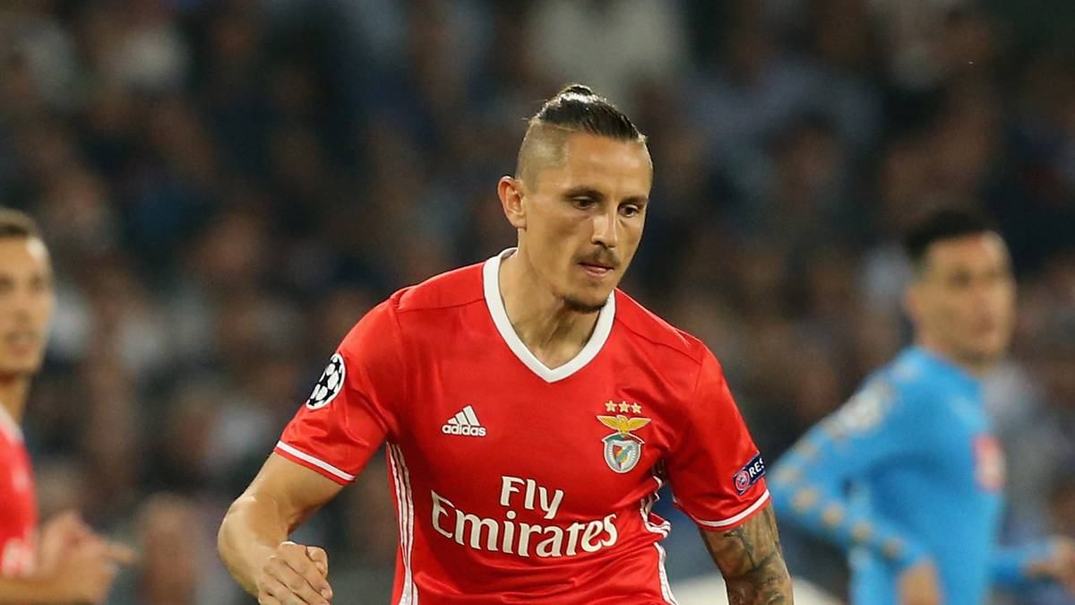 LJUBOMIR FEJSA – Den unscheinbaren Part von Benficas Doppelsechs gibt der 28-jährige Serbe. Fejsa verschafft Nebenmann Pizzi mit seinen Defensivqualitäten die nötigen Freiheiten

