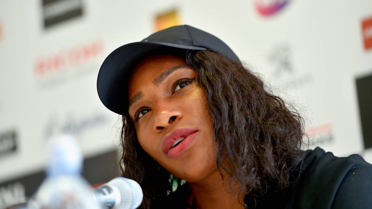 Serena Williams probiert Hundefutter