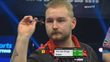 Was für ein Auftakt für Dimitri Van den Bergh beim Grand Slam of Darts. Gegen Ricky Evans scheitert der Belgier nur knapp am 9-Darter und stellt einen neuen Turnier-Rekord auf. 