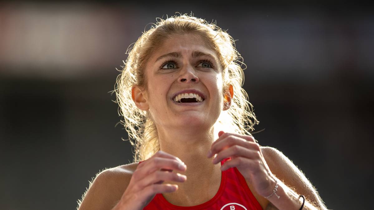 Konstanze Klosterhalfen ist aktuell das große deutsche Leichtathletikwunder. Über 5000 Meter pulverisiert sie in Boston den Hallen-Europarekord. In 14:30,79 Minuten bleibt sie deutlich unter dem bisherigen Rekord der Rumänien Gabriela Szabo aus dem Jahr 1999 (14:47,35)