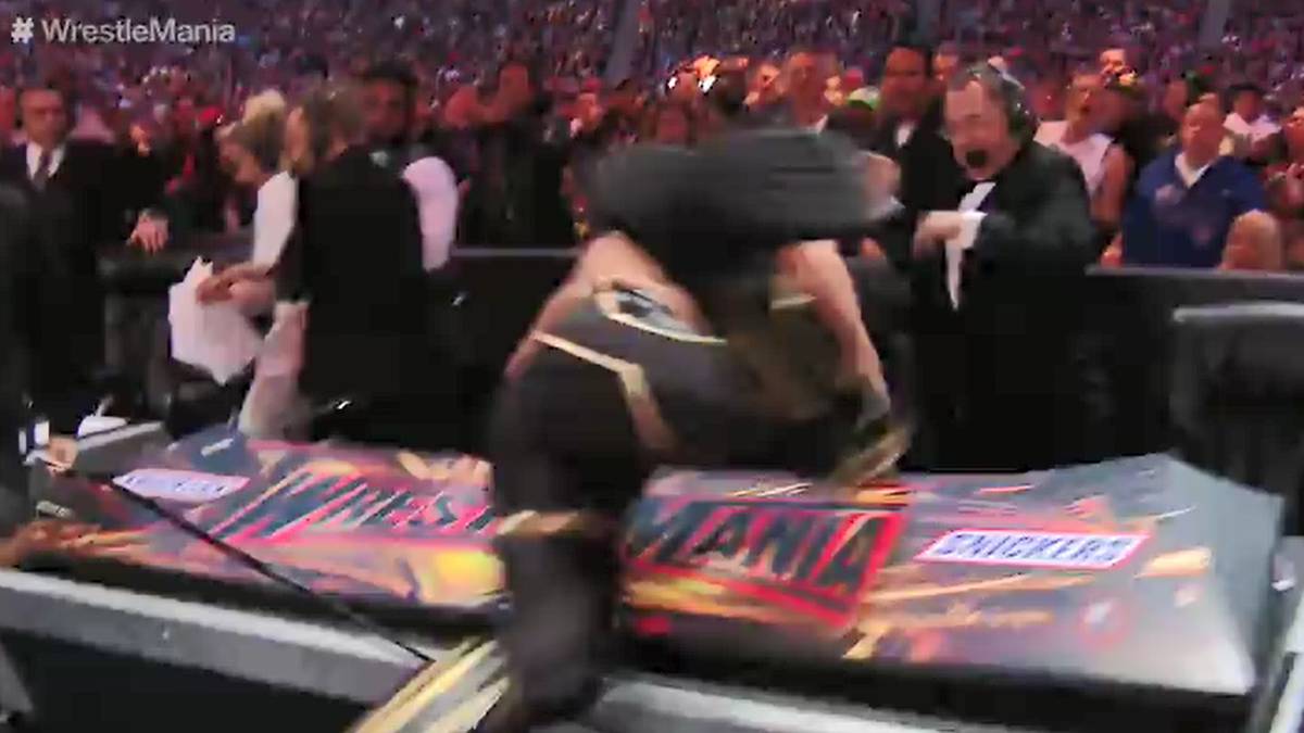 Brock Lesnar warf bei WWE WrestleMania 35 Seth Rollins auf Carsten Schaefer