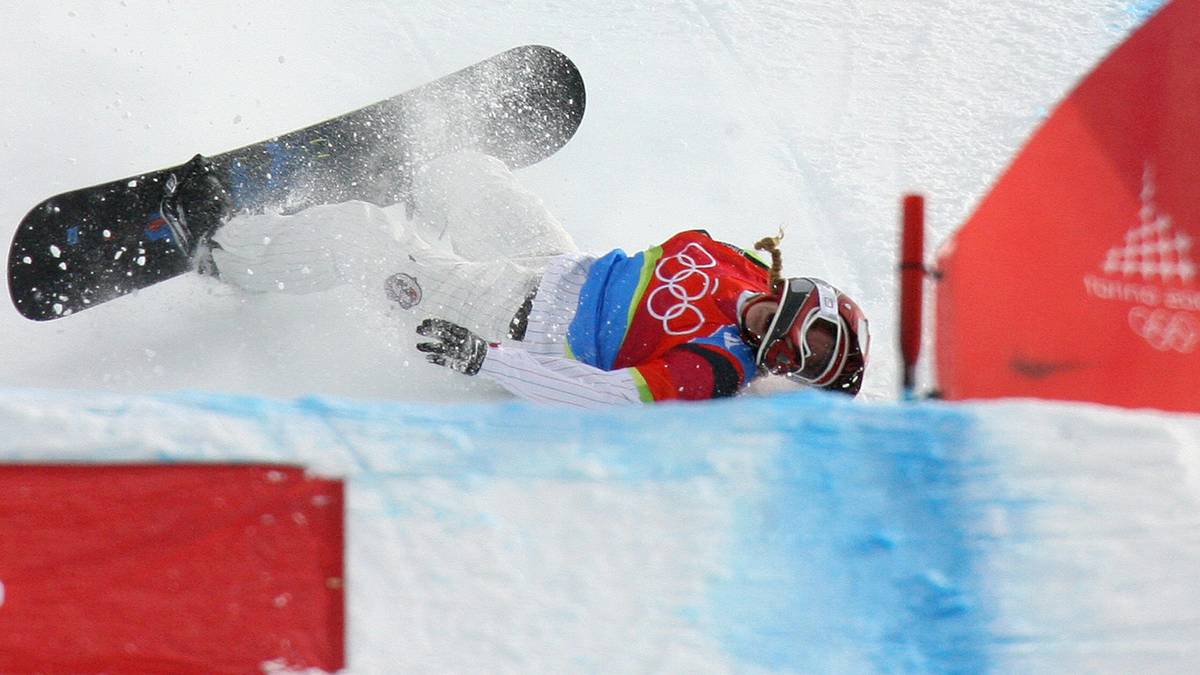 PLATZ 7 - FALL FREUT FRIEDEN (Snowboardcross, 2006): Lindsey Jacobellis fuhr im Finale einem überlegenen Sieg entgegen, eine Showeinlage bei einem Sprung kurz vor dem Ziel brachte die Amerikanerin spektakulär zu Fall und um den sicheren Sieg