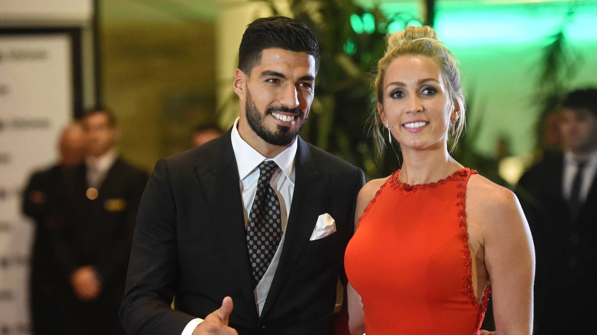 Der Fußball-Star hat auch seine Mitspieler vom FC Barcelona eingeladen. Bis auf Andres Iniesta, der auf seine kleine Tochter aufpassen muss, kommen alle. Stürmer Luis Suarez bringt seine Frau Sofia Balbi mit