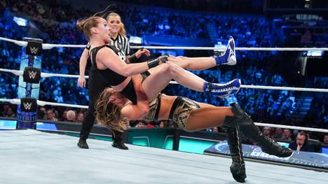 Emma forderte bei WWE Friday Night SmackDown Ronda Rousey heraus