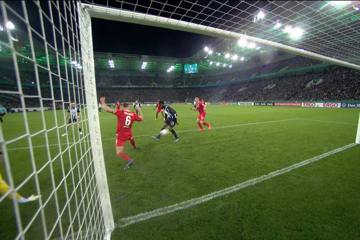 Borussia Mönchengladbach zieht gegen Heidenheim souverän in die nächste Pokalrunde ein. Jordan Siebatcheu stellt mit einem Doppelpack früh die Weichen.