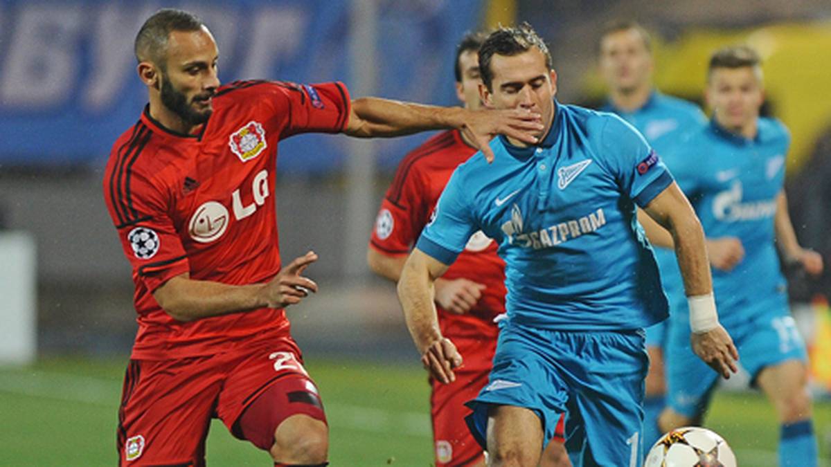 Mit zunehmender Spieldauer verliert Bayer jedoch mehr und mehr den Faden. Zenit bekommt Oberwasser und stellt die Innenverteidigung um Ömer Toprak (l.) immer öfter vor Probleme