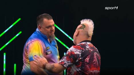 Stowe Buntz schlägt Peter Wright am ersten Spieltag des Grand Slam of Darts deutlich mit 5:1 und checkt dabei auch zwei High-Finishes.