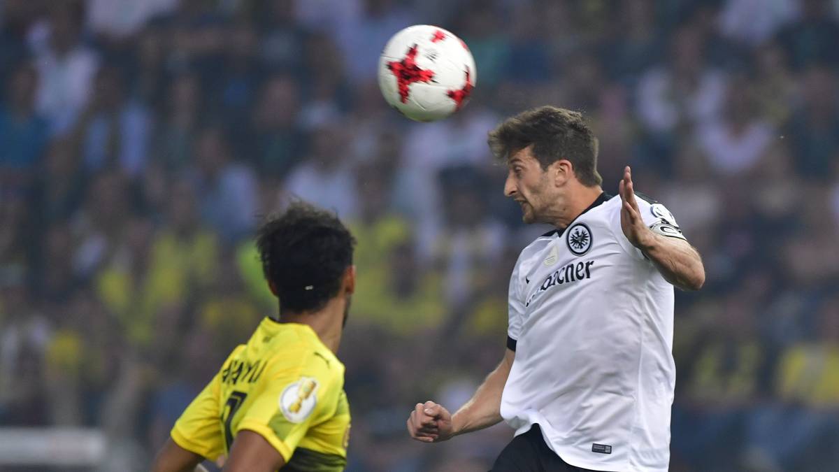 DAVID ABRAHAM: Nicht der Schnellste, aber mit gutem Stellungsspiel. Ließ Aubameyang so kaum zur Entfaltung kommen. SPORT1-Note 3,5