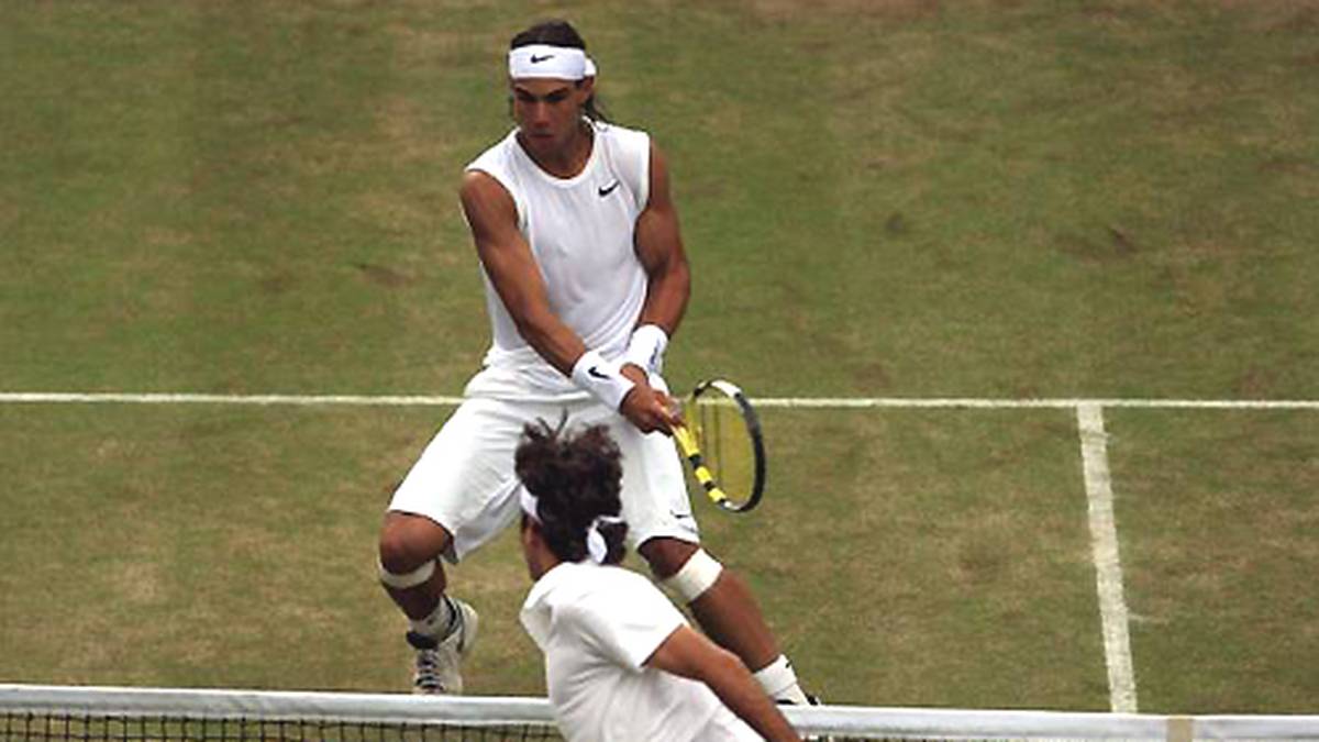 Im Jahr 2008 gewinnt der Spanier erstmals in Wimbledon. Er besiegt den "Rasenkönig" Federer mit 6:4, 6:4, 6:7, 6:7 und 9:7 im Finale. Es ist das längste Endspiel im Herren-Einzel in der über 130-jährigen Geschichte des Turniers