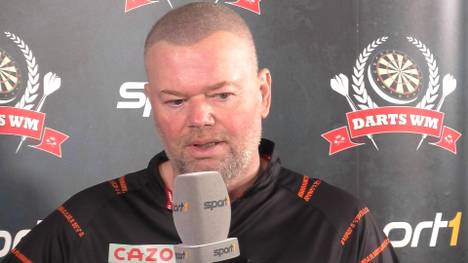 Raymond van Barneveld erklärt im SPORT1-Interview, dass er sich am Tag vor seinem Match gegen Ryan Meikle eine Lebensmittelvergiftung eingefangen hat.