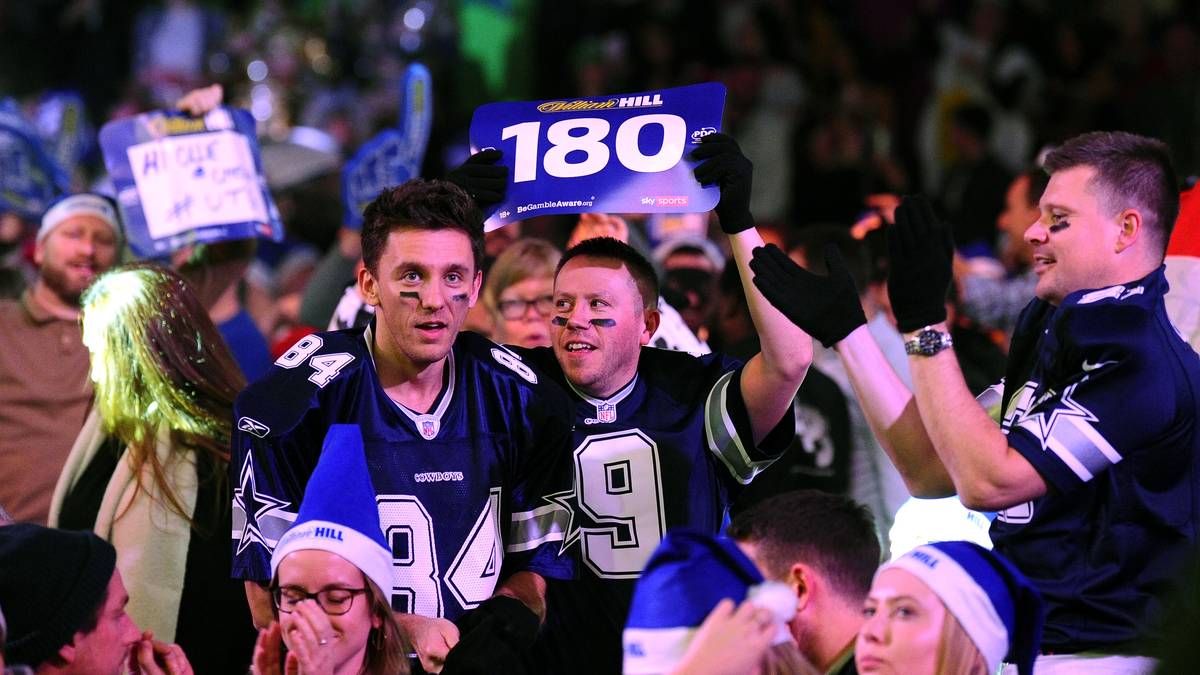 Was machen denn die Dallas Cowboys in London? Zwei Fans des NFL-Teams zeigen ihre Football-Leidenschaft im Ally Pally