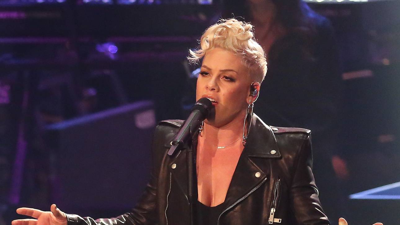 Super Bowl: Pink singt Hymne