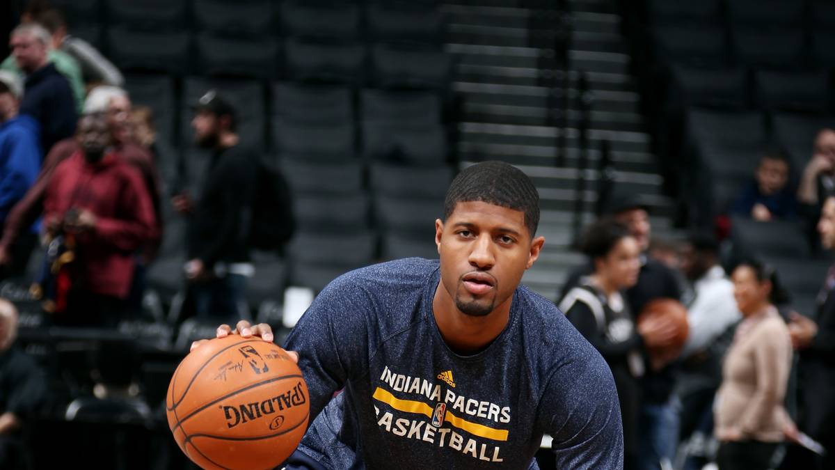 Paul George braucht zwar keinen Platzanweiser, aber so richtig zu Hause fühlt er sich auf einem NBA-Feld nocht nicht. Nach seiner schweren Verletzung letzten Sommer fiebern die Pacers-Fans seinem Comeback entgegen
