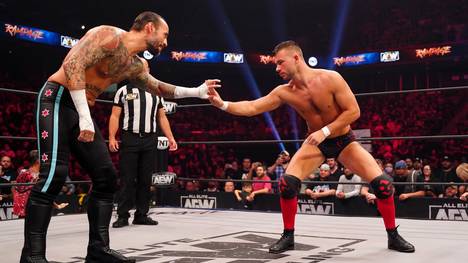 Daniel Garcia (r.) durfte sich bei AEW Rampage schon mit CM Punk messen