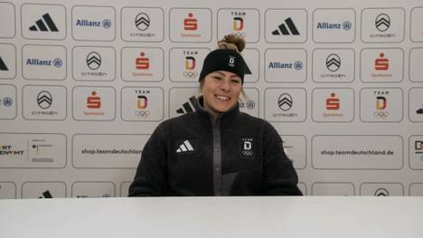 Daniela Maier überzeugte beim Freestyle-Skiing mit einer goldreifen Performance. Beim Feiern stach vor allem ein Getränk besonders hervor. Die 29-Jährige erklärt, was es damit auf sich hat.