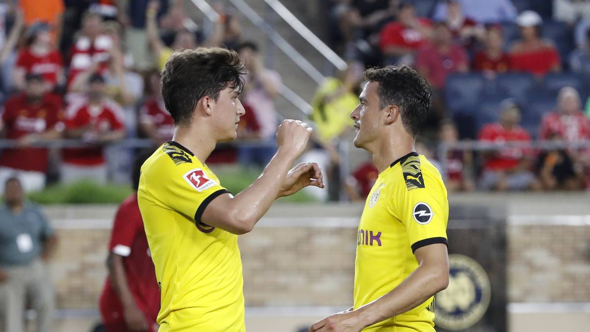 Der im Winter gekommene LEONARDO BALERDI (l.) wartet noch auf sein Bundesligadebüt. Der 20 Jahre alte Argentinier machte zuletzt im Trainingslager mit guten Leistungen auf sich aufmerksam. Dennoch ist eine Ausleihe möglich
