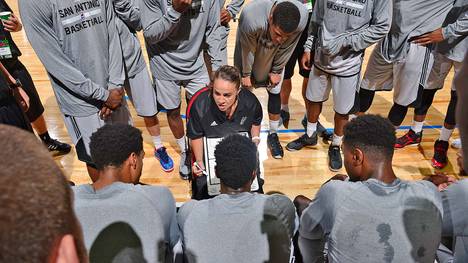 Becky Hammon ist Trainerin bei den San Antonio Spurs in der Summer League
