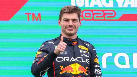 Max Verstappen triumphiert überraschend beim Formel-1-Rennen in Ungarn. Der Niederländer fuhr trotz eines zwischenzeitlichen Drehers von Startplatz 10 zum Sieg und hat jetzt 258 Punkte auf dem Konto.