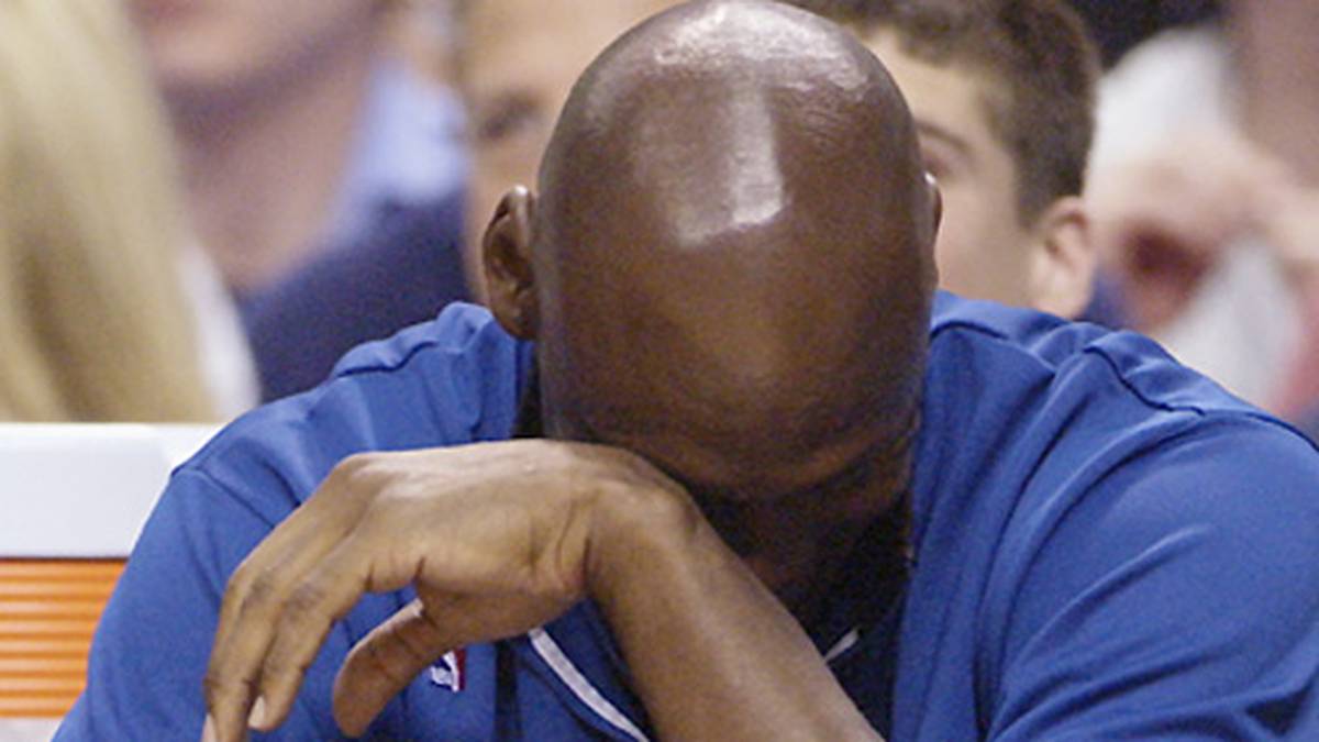 Er kommt nur schwer mit dem Ende klar. Mit 32.292 Punkten steht er in der ewigen NBA-Scorerliste auf Rang drei. Der Karriere-Durchschnitt von 30,1 ist einsame Spitze. Seine 5987 Playoff-Punkte sind bis heute unerreicht.