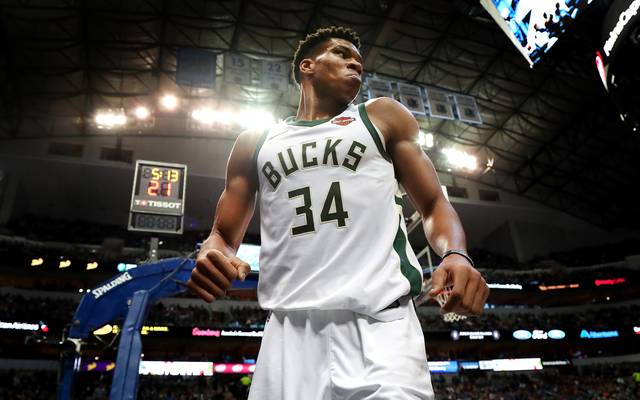 Nba Giannis Antetokounmpo Entscheidet Spiel Fur Bucks Mit Kontroversem Dunk