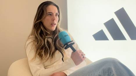 Petra Vlhová reagiert im SPORT1-Interview im Adidas-Haus in Cortina auf die zweite Gold-Medaille von Federica Brignone bei den Olympischen Spielen und den Sturz von Lindsey Vonn.