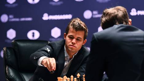 Magnus Carlsen kam im Eröffnungsspiel nicht über ein Remis hinaus