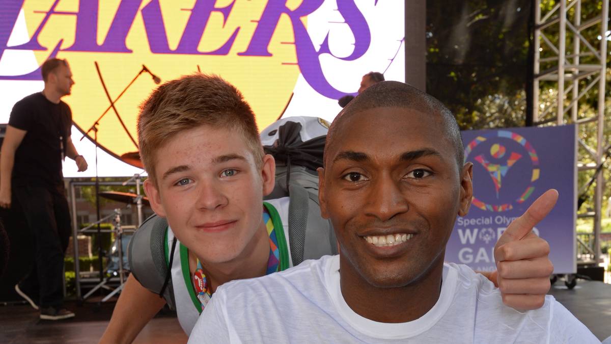 Weil der Deal nicht garantiert ist, muss sich der Forward, in dessen Vita einige Skandale stehen, im Trainingscamp auf Hawaii beweisen und einen Platz im Kader erkämpfen. Aktuell hat L.A. 19 Spieler unter Vertrag