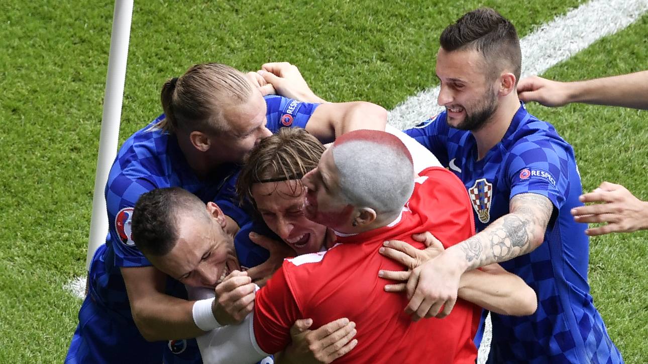 Flitzer jubelt mit Torschütze Modric