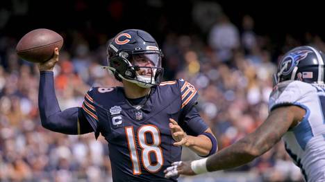 Chicago Bears quarterback Caleb Williams (18) pass the ball in the fourth quarter against the Tennessee Titans at Soldier Field in Chicago on Sunday, September 8, 2024. Bears won 24-17. PUBLICATIONxINxGERxSUIxAUTxHUNxONLY CHI20240908127 MARKxBLACK