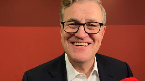 Jan Christian Dreesen spricht nach dem Einzug ins Viertelfinale des FC Bayern über die Debütanten und die weiteren Bayern-Youngsters.