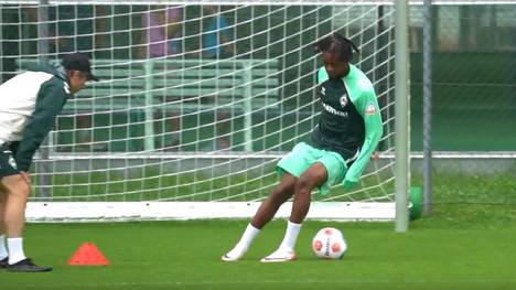 Am Donnerstag absolvierte Samuel Mbangula anteilig seine erste Werder-Trainingseinheit, anschließend sprach Sportchef Clemens Fritz über die Modalitäten des Transfers.