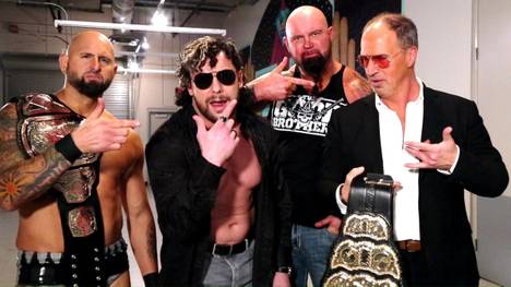 Karl Anderson, Kenny Omega und Luke Gallows (v.l., mit Don Callis) waren Teil des Bullet Club