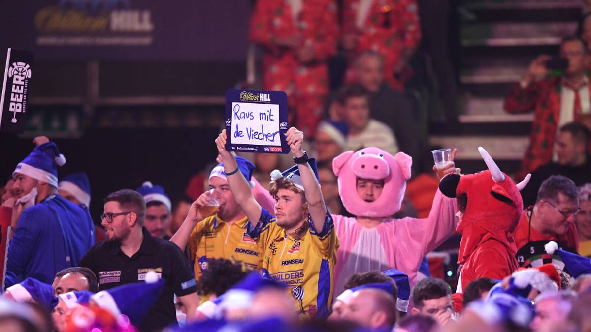 Dieser deutsche Darts-Fan fordert: "Raus mit de Viecher!" Was die zahlreichen Tiere im Ally Pally davon halten, ist nicht überliefert - die Zustimmung dürfte sich aber in Grenzen halten