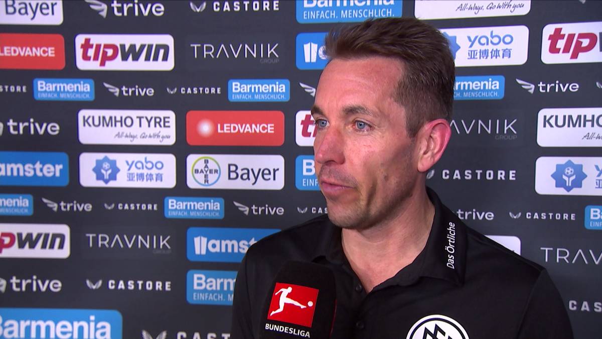 Tobias Stieler erklärt nach dem Spiel zwischen Leverkusen und dem FC Bayern seine Entscheidungen und freut sich, dass die Zusammenarbeit mit dem VAR so gut geklappt hat. 