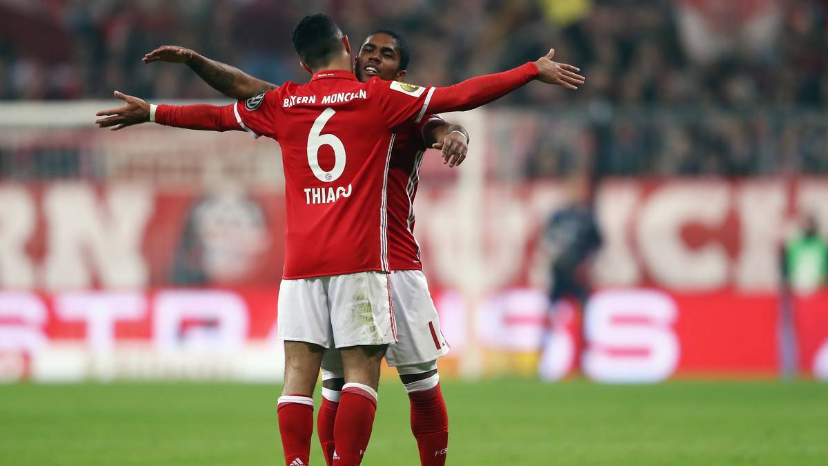 Sportlich sorgt Douglas Costa für den einzig zählbaren Höhepunkt in der Partie: Ex-Bayer Luiz Gustavo fälscht einen Schuss unhaltbar für VfL-Keeper Koen Casteels ab. So bleibt es bis zum Schluss, Bayern steht zum zehnten Mal in Folge im Viertelfinale des Pokals