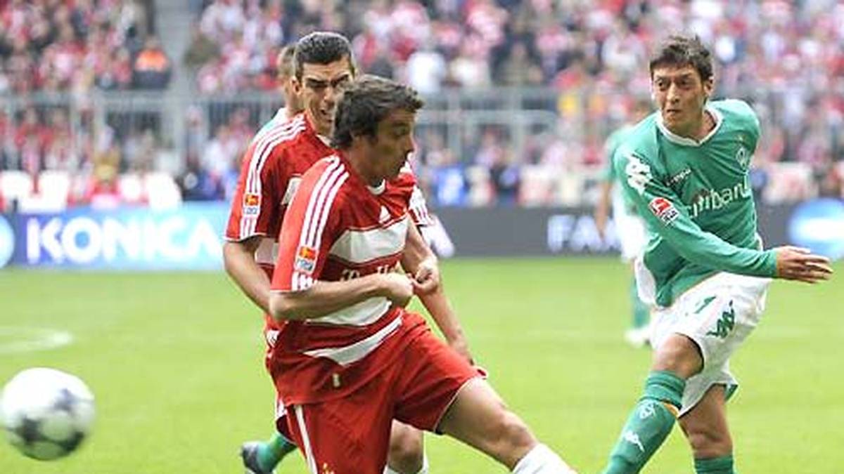 Und bei Werder macht Özil den nächsten Schritt in seiner Entwicklung: Beim 5:2 von Werder bei den Münchner Bayern macht er in der Saison 2008/09 ein Tor und bereitet zwei vor 