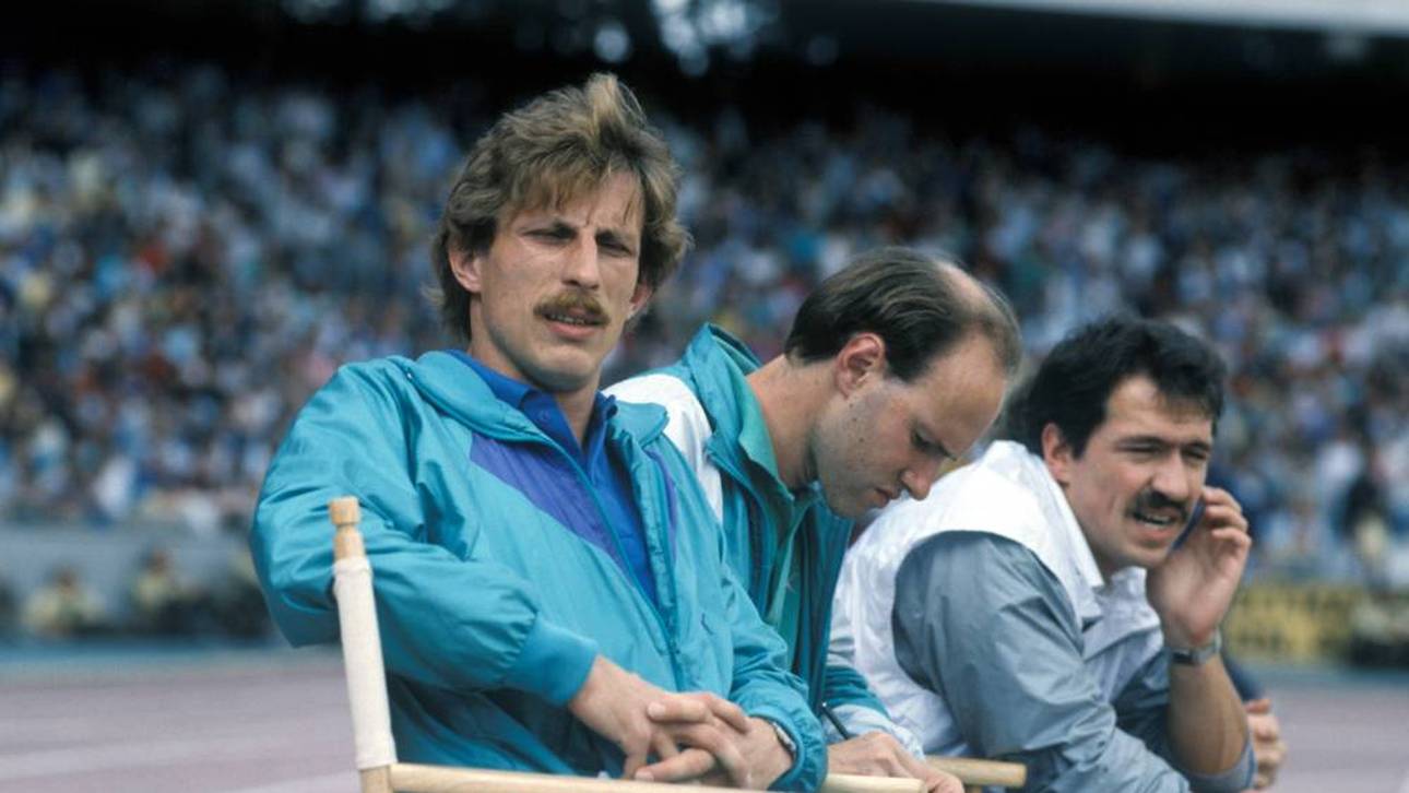 Christoph Daum (li.) und Co-Trainer Roland Koch (2.v.li.) hatten ungewöhnliche Ideen