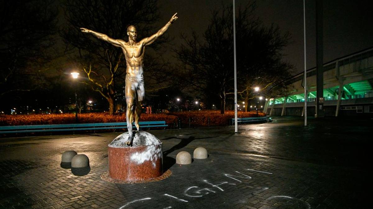 Auf den Boden vor die Ibrahimovic-Statue wurde außerdem "Cigani dö" (Bosnisch für "Zigeuner" und Schwedisch für "stirb") gesprüht. Der Hintergrund für die Attacken sind also nicht nur fußballerischer Natur, sondern haben auch rassistische Gründe