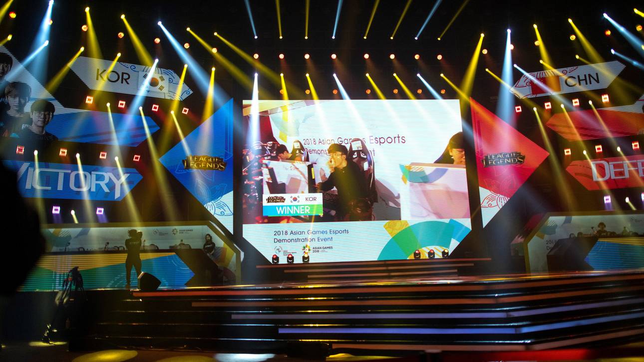 Schlafend vorm PC: eSports in Korea