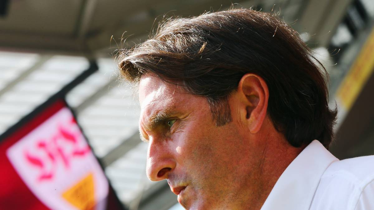 BRUNO LABBADIA (bis August 2013): Nach null Punkten aus drei Spielen muss Labbadia noch im August Platz machen. Zuvor hat er die Schwaben zwei Jahre hintereinander ins internationale Geschäft geführt und das DFB-Pokal-Finale erreicht. Doch nach 987 Tagen ist Schluss