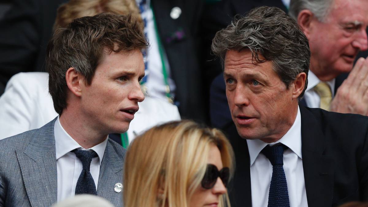 Ein Hauch von Hollywood weht dank der Schauspieler Eddie Redmayne und Hugh Grant durch den All England Club...