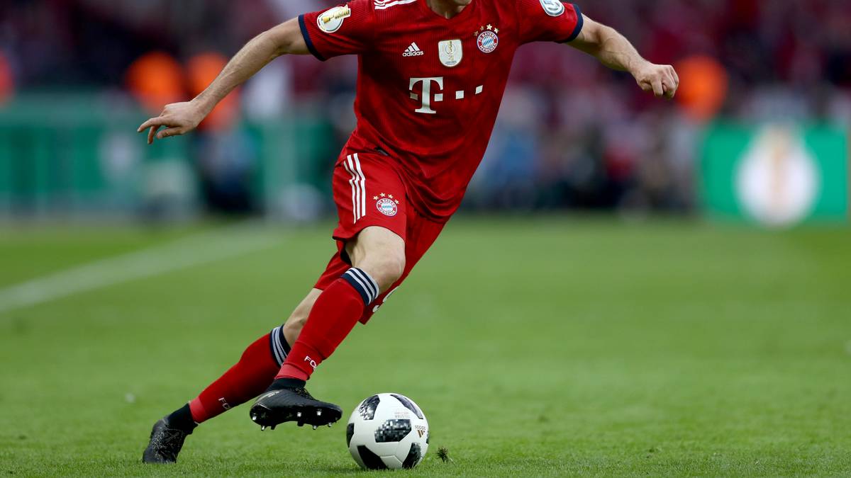 Zwei Mega-Deals in einem Sommer sind unwahrscheinlich, weil Lewandowski wie Bale auch eine hohe zweistellige oder sogar dreistellige Millionensumme kosten würde. United hält sich beim Bayern-Star aber wohl noch die Tür offen. Der "Sport Bild" zufolge besteht jedenfalls Kontakt zwischen Zahavi und der Klubführung der Engländer