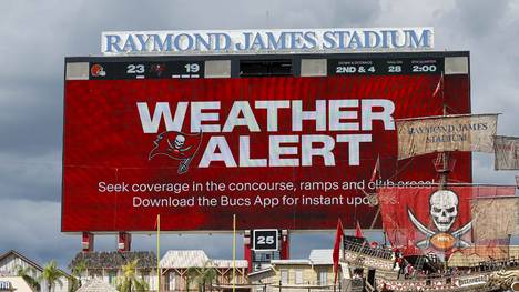 Die Cleveland Browns führen knapp bei den Tampa Bay Buccaneers, es sind noch gut 2min auf der Uhr. Doch dann zucken Blitze über dem Raymond James Stadium, die NFL zieht die Reißlinie.