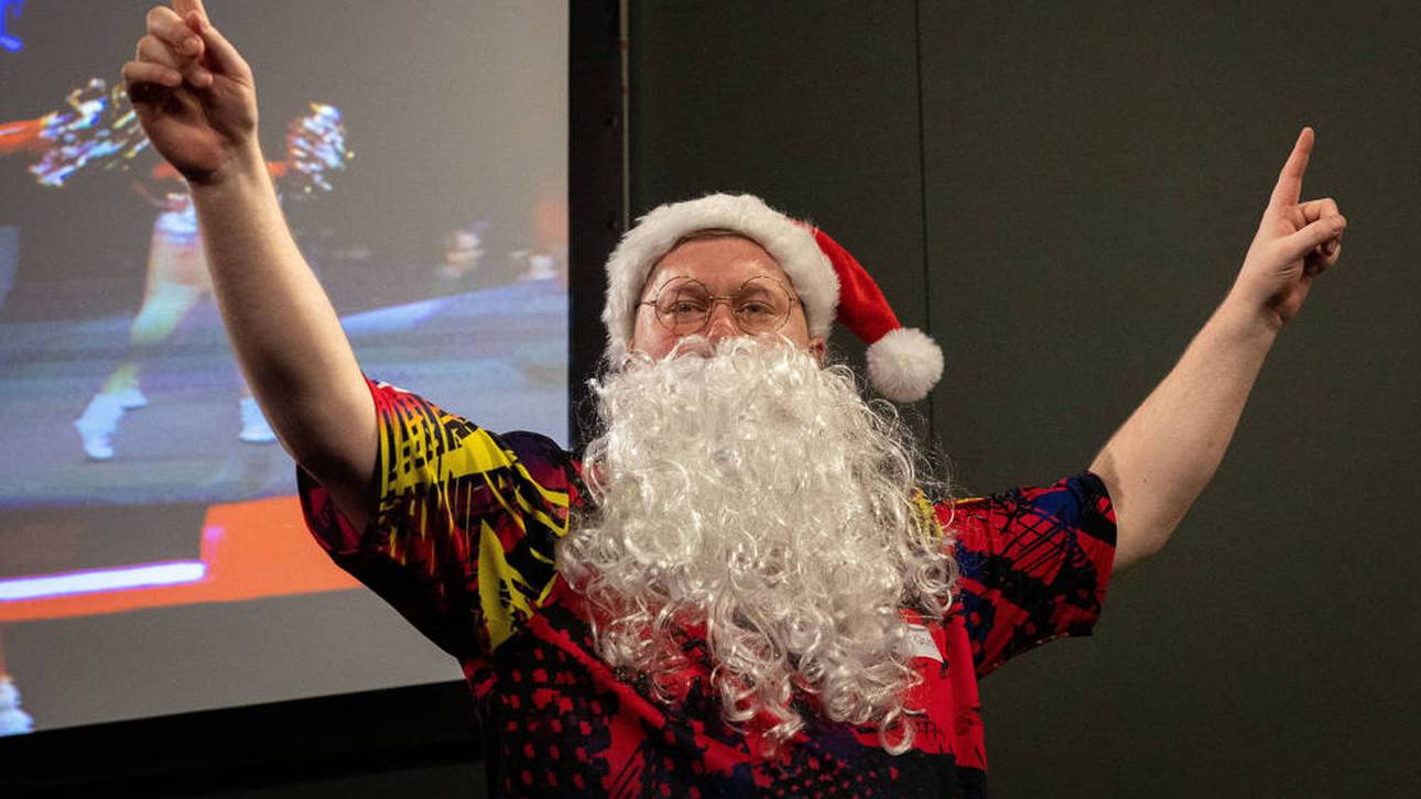 Ricky Evans lief bei der WM 2023 als Weihnachtsmann ein