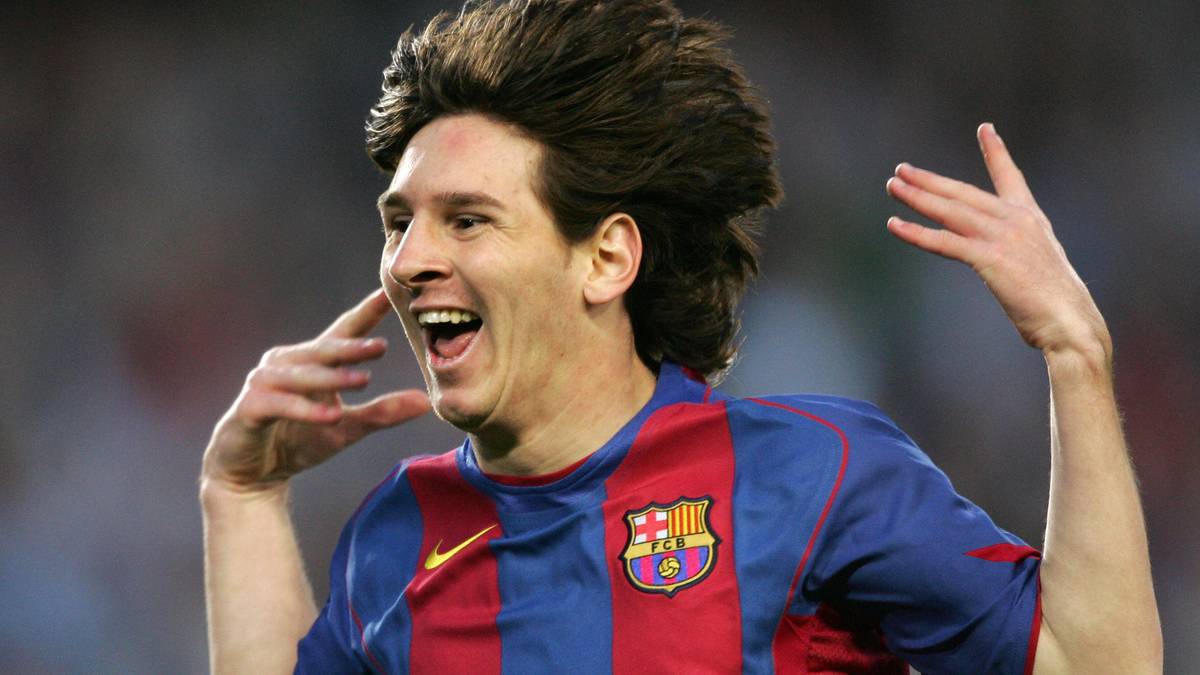 LIONEL MESSI (FC Barcelona): Die Geschichte des anderen großen Argentiniers klingt da vergleichsweise wenig wundersam. Messi war "schon" 17, als er bei Barca bei den großen Jungs mitmischen durfte. Liegt aber wohl einfach daran, dass er früh bei einem europäischen Topklub war - wo man es mit den Talenten langsamer angehen lässt