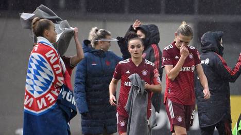 Die Spielerinnen des FC Bayern waren nach der Pleite im Topspiel enttäuscht
