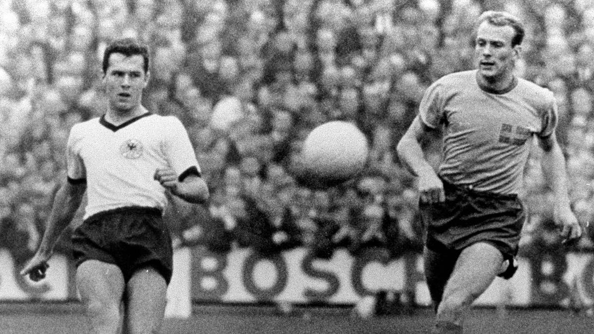 Franz Beckenbauer feiert in diesem Match im Übrigen sein Länderspieldebüt für die Auswahl des Deutschen Fußball-Bundes (DFB).